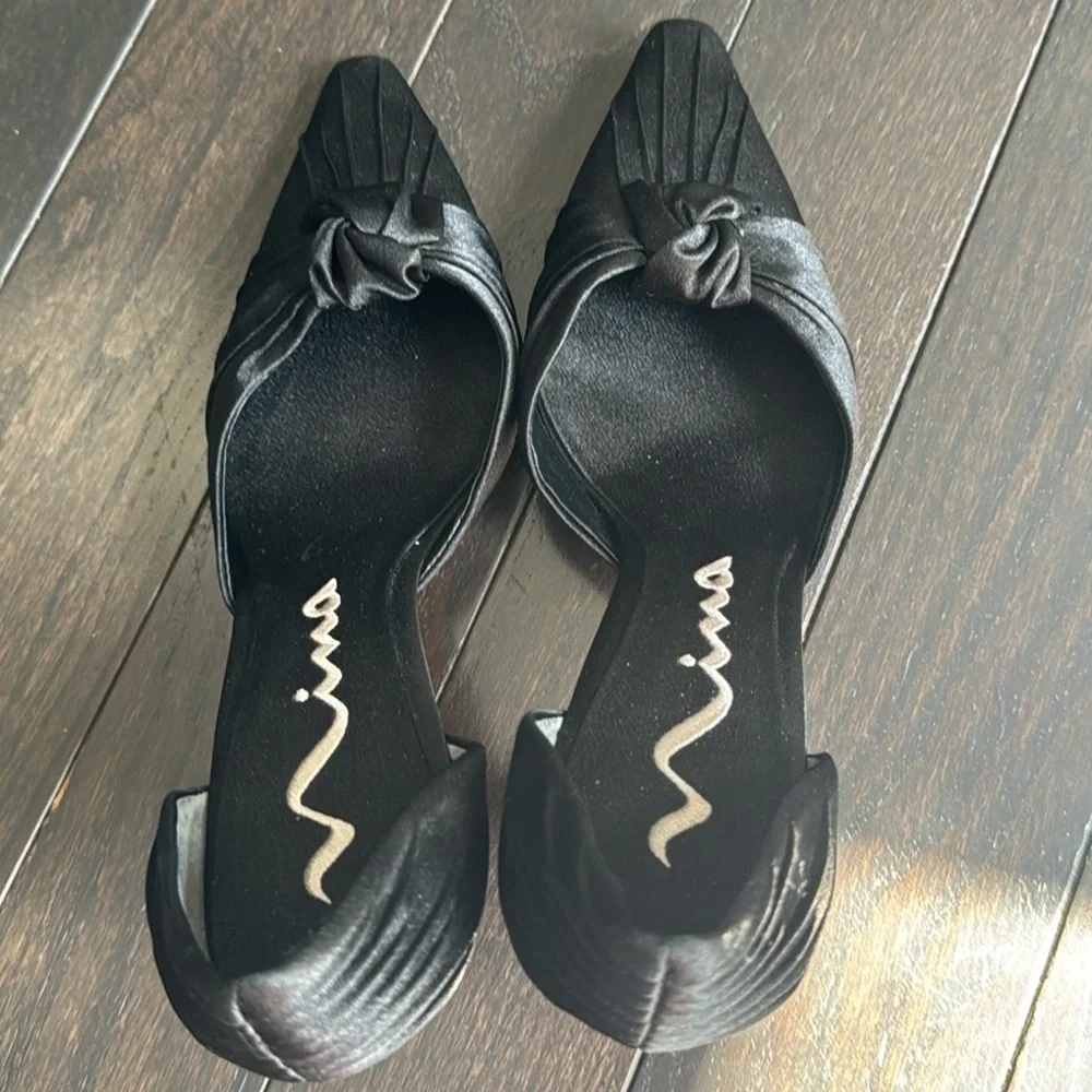 Nina Black Satin Front Knot Heels Size 9